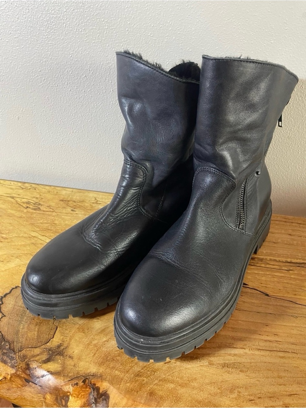 Avellini shearling lined fold down zip (with snap), 100% leather lug boot